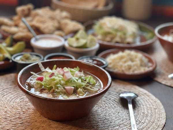 Pozole rojo vs blanco vs verde: ¿cuál elegir?